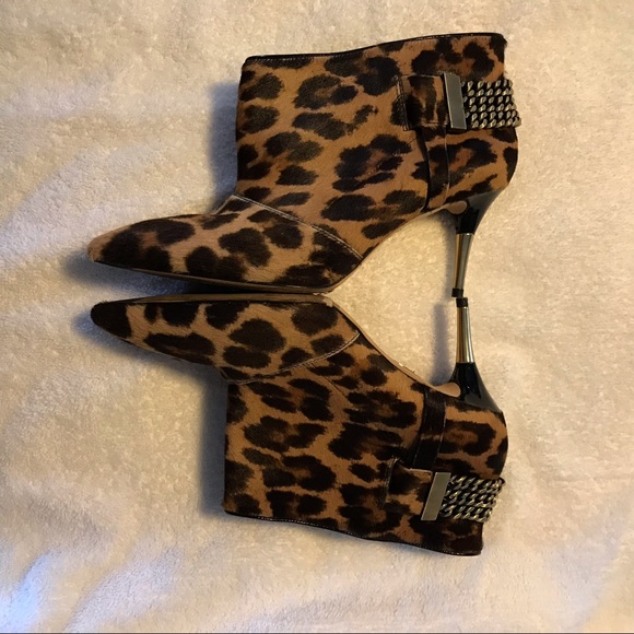 Brian Atwood booties leopard calf hair w/ chains - Picture 6 of 9